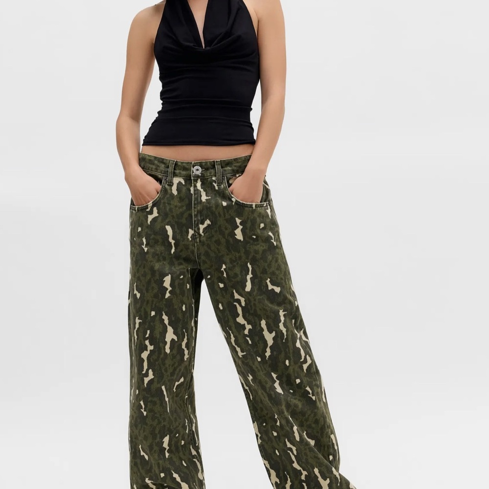 Urban Outfitters BDG Women's l
BDG Jaya Low-Rise Wide-Leg Jeans